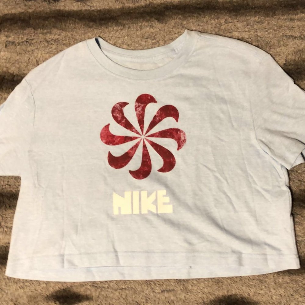 Cropped The Nike Tee
